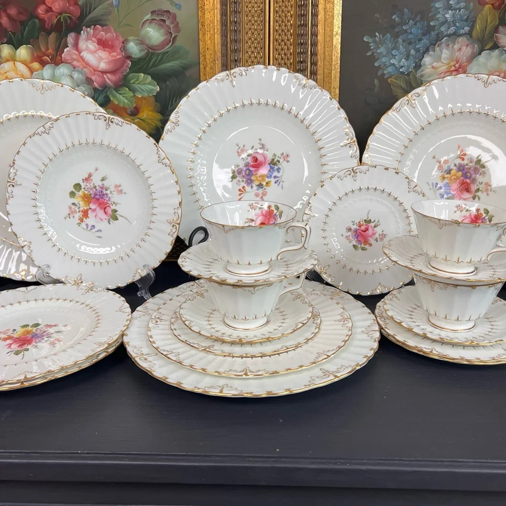 Elegant Floral Dinnerware Set with Gold Trim - Picture 5 of 10
